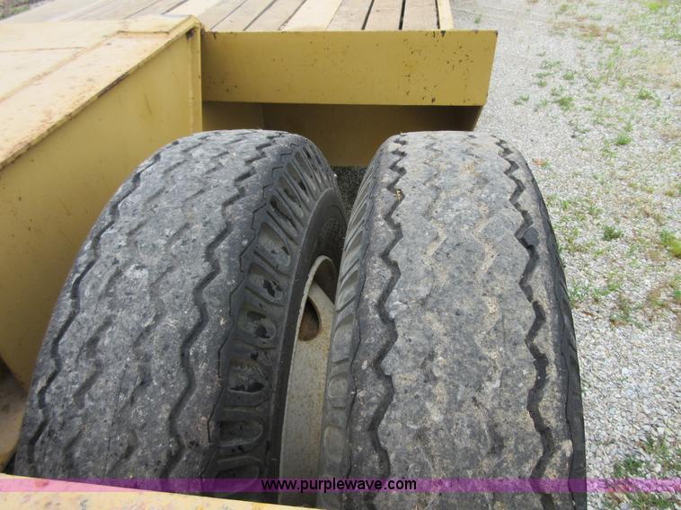 image for item D2492 2001 Witzco Challenger RG-50 lowboy trailer