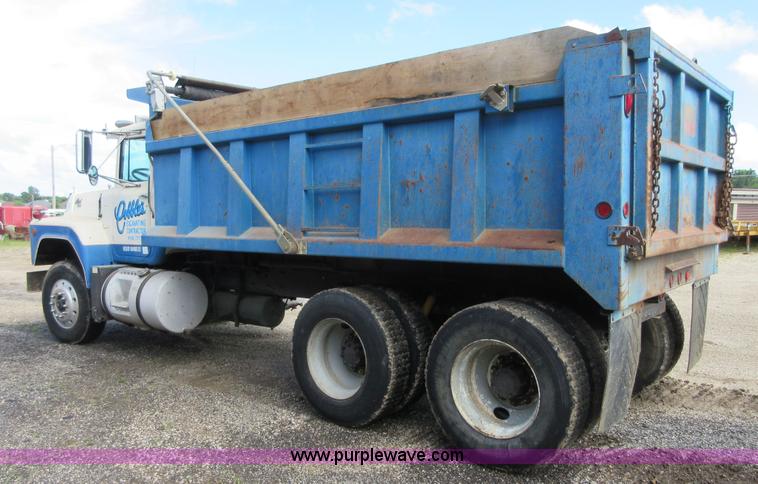image for item D2494 1989 Mack RB688S dump truck
