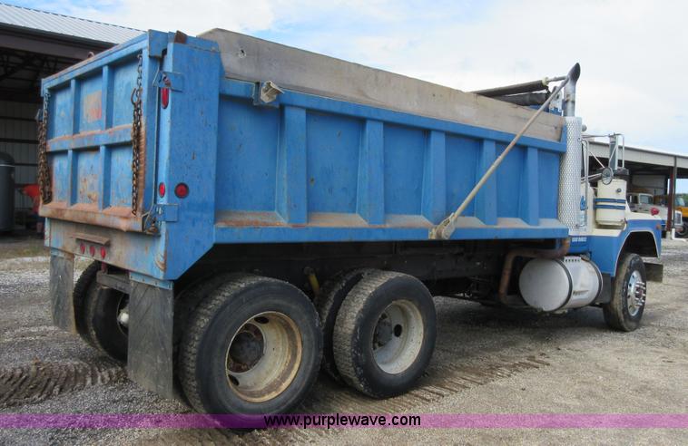 image for item D2494 1989 Mack RB688S dump truck