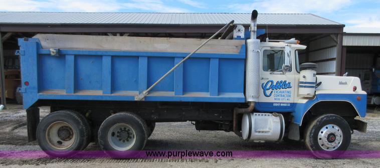 image for item D2494 1989 Mack RB688S dump truck