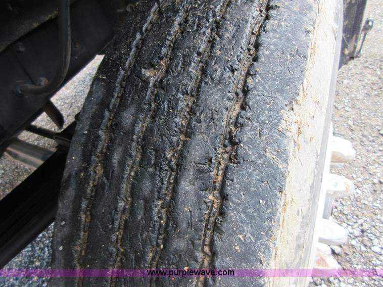 image for item D2494 1989 Mack RB688S dump truck