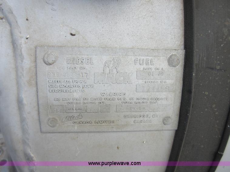 image for item D2494 1989 Mack RB688S dump truck