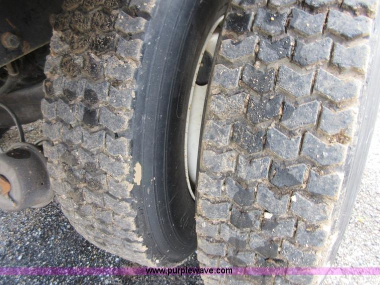 image for item D2494 1989 Mack RB688S dump truck