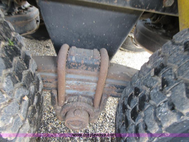 image for item D2494 1989 Mack RB688S dump truck