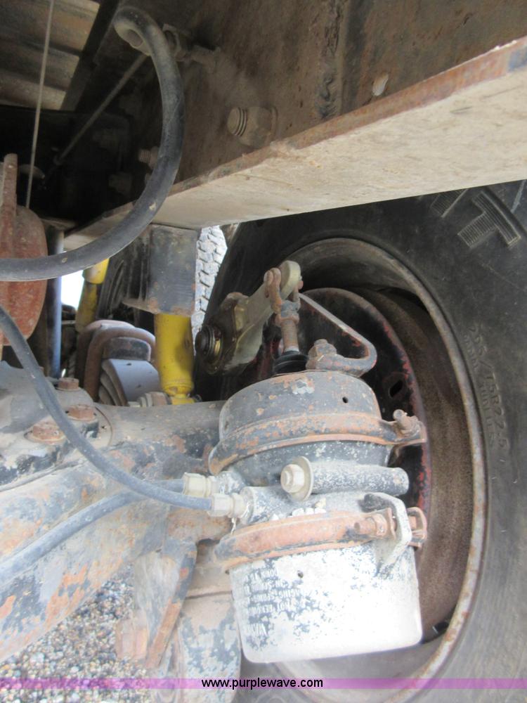 image for item D2494 1989 Mack RB688S dump truck