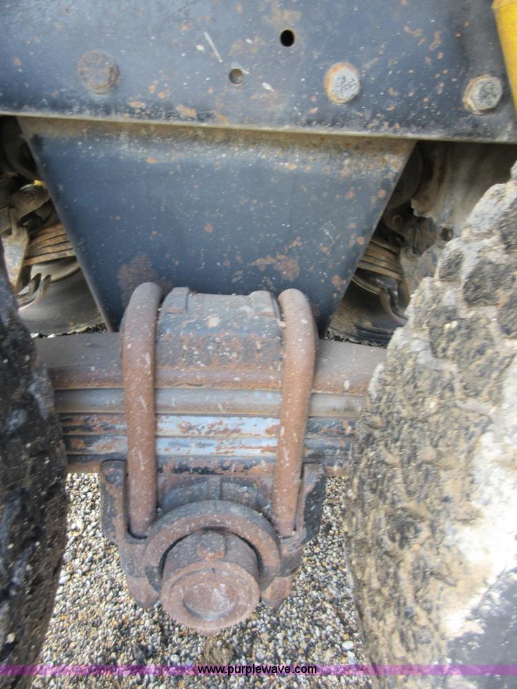 image for item D2494 1989 Mack RB688S dump truck