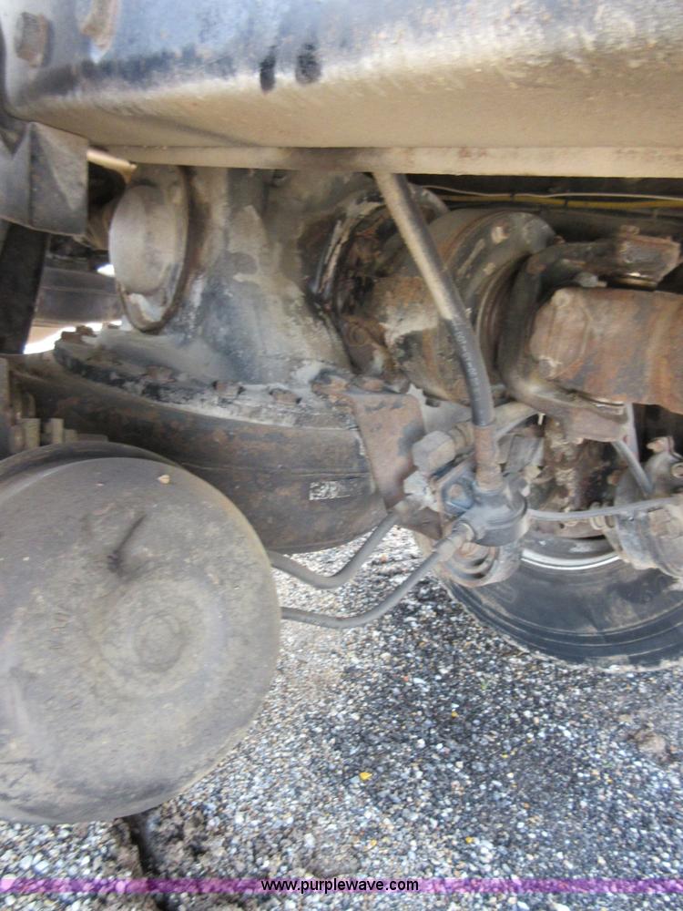 image for item D2494 1989 Mack RB688S dump truck