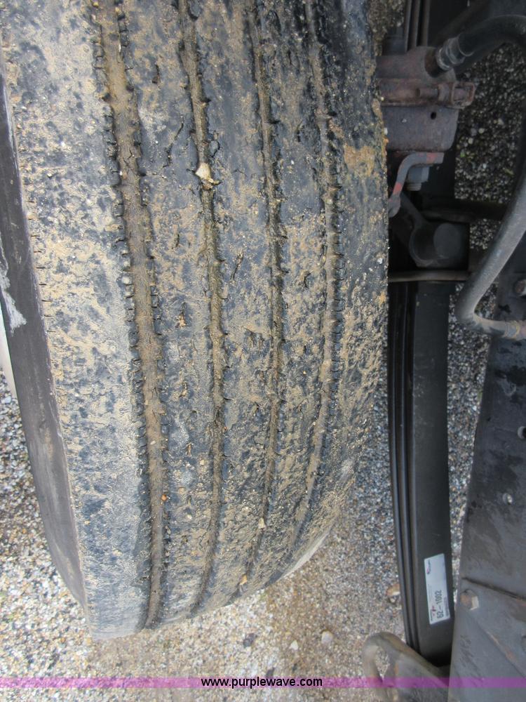 image for item D2494 1989 Mack RB688S dump truck