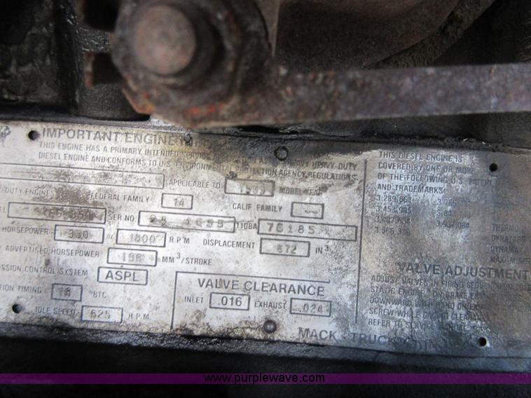 image for item D2494 1989 Mack RB688S dump truck