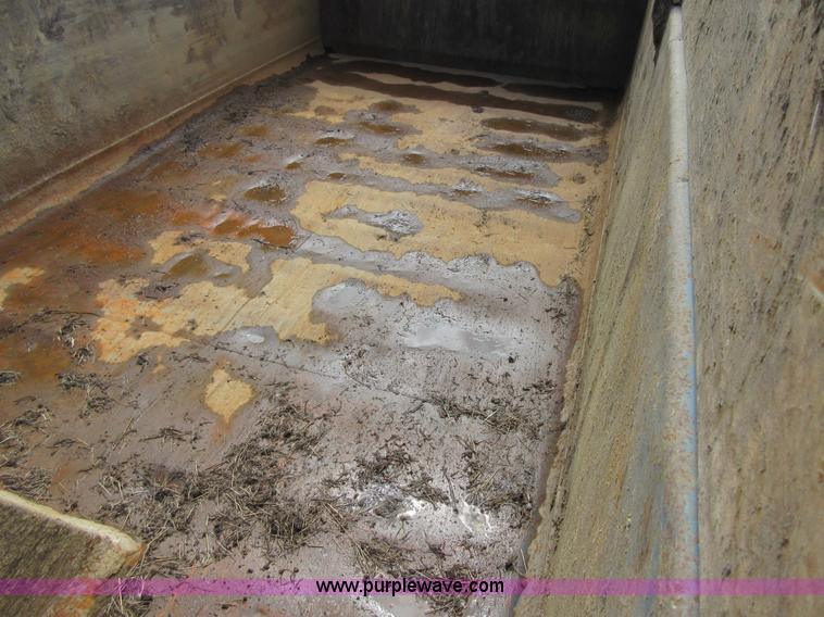 image for item D2494 1989 Mack RB688S dump truck