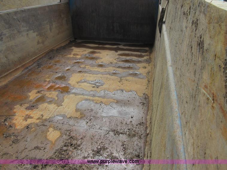 image for item D2494 1989 Mack RB688S dump truck