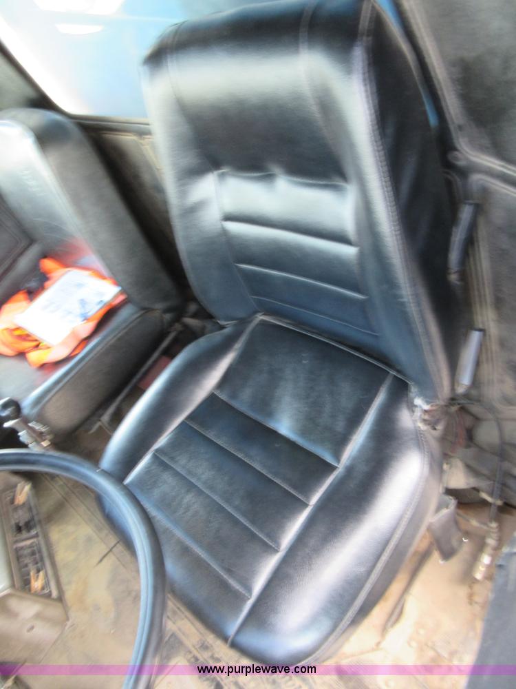 image for item D2494 1989 Mack RB688S dump truck