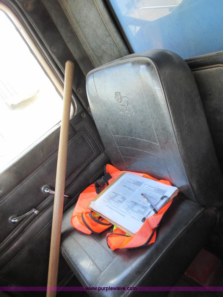 image for item D2494 1989 Mack RB688S dump truck