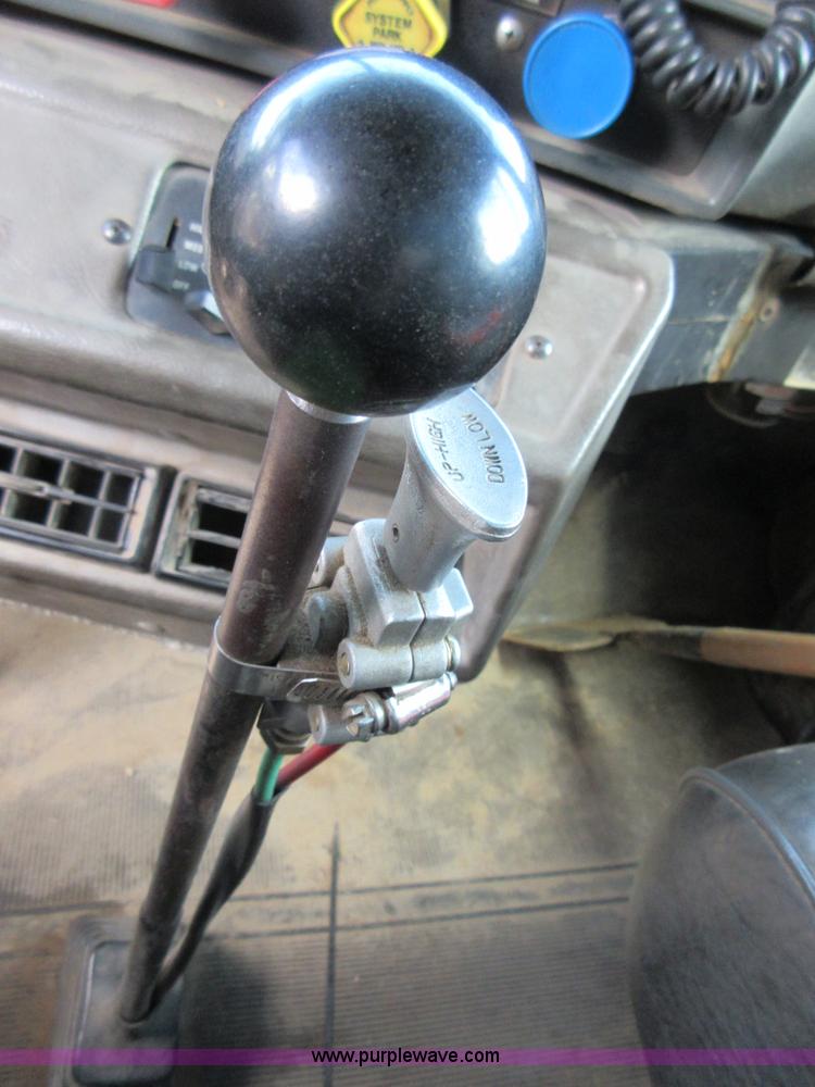 image for item D2494 1989 Mack RB688S dump truck