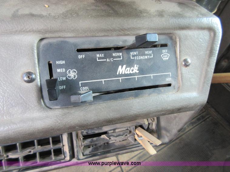 image for item D2494 1989 Mack RB688S dump truck