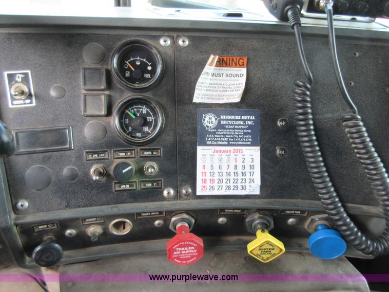 image for item D2494 1989 Mack RB688S dump truck