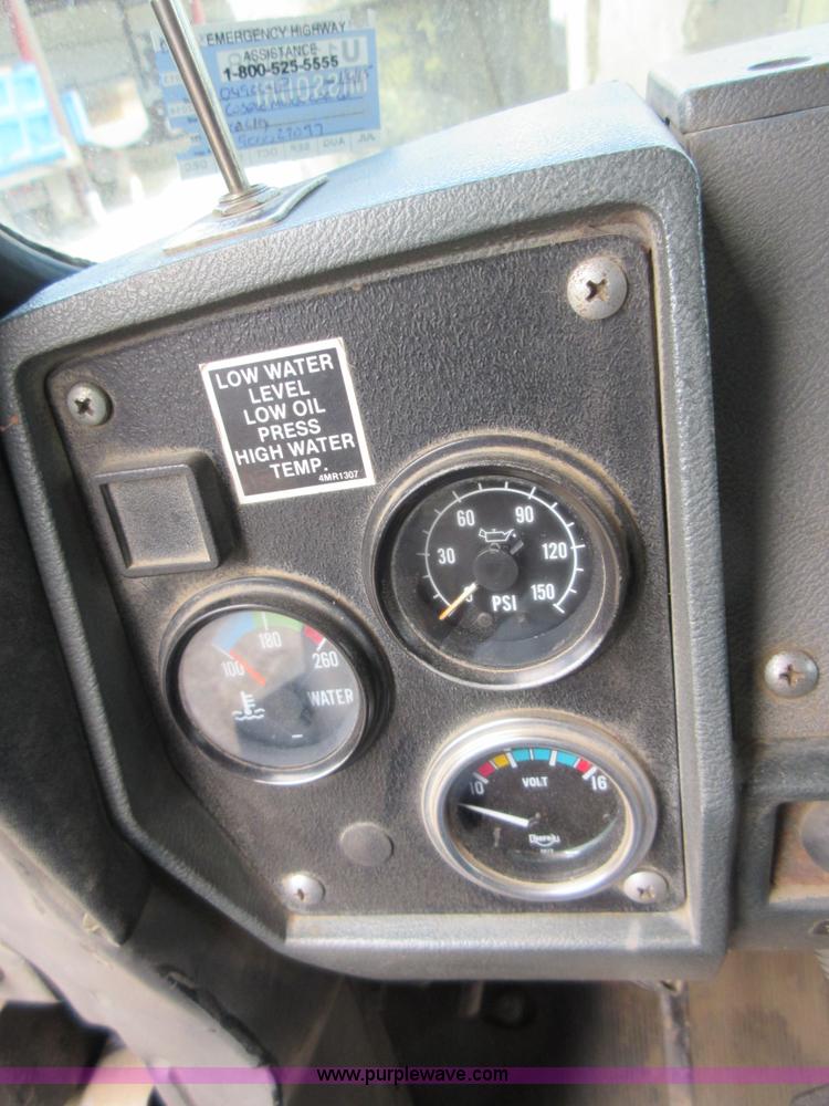 image for item D2494 1989 Mack RB688S dump truck