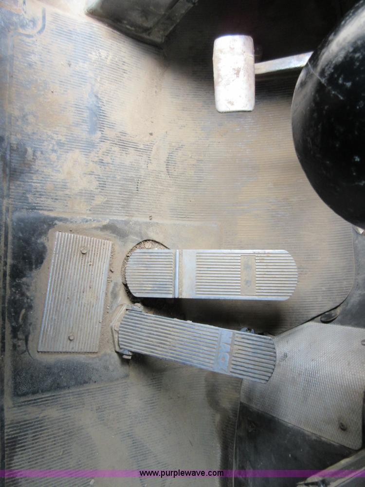 image for item D2494 1989 Mack RB688S dump truck