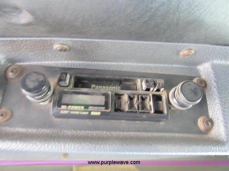 image for item D2494 1989 Mack RB688S dump truck