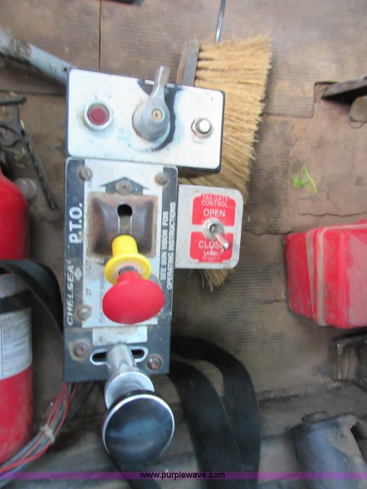 image for item D2494 1989 Mack RB688S dump truck