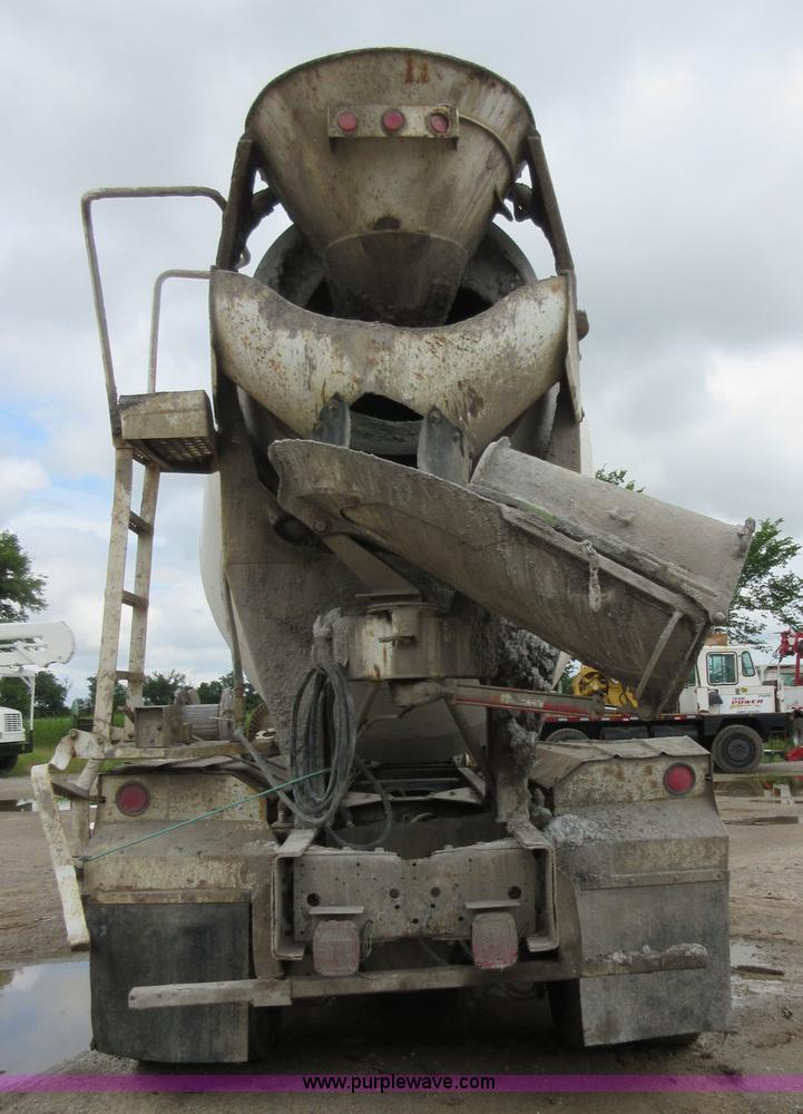 image for item D2495 1997 International 1840 mixer truck