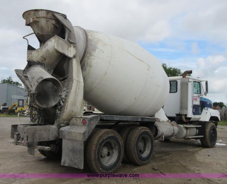 image for item D2495 1997 International 1840 mixer truck