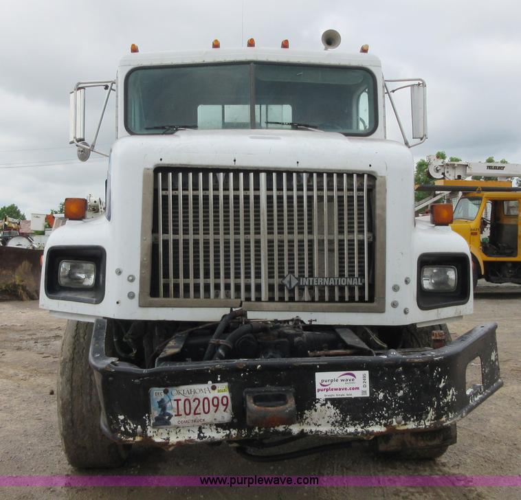 image for item D2495 1997 International 1840 mixer truck