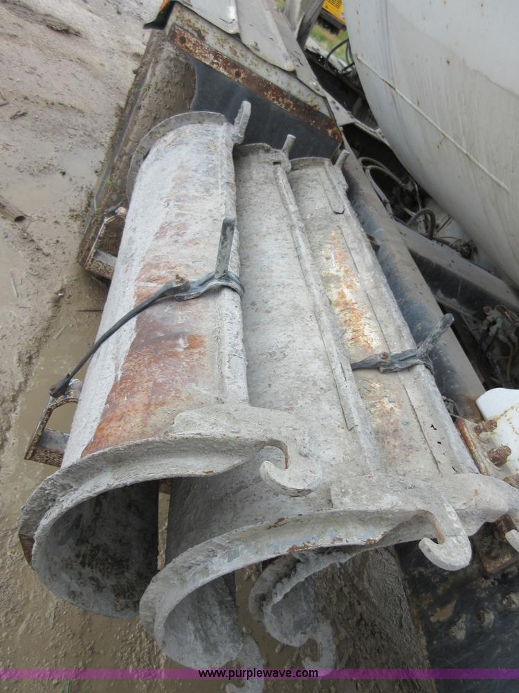 image for item D2495 1997 International 1840 mixer truck