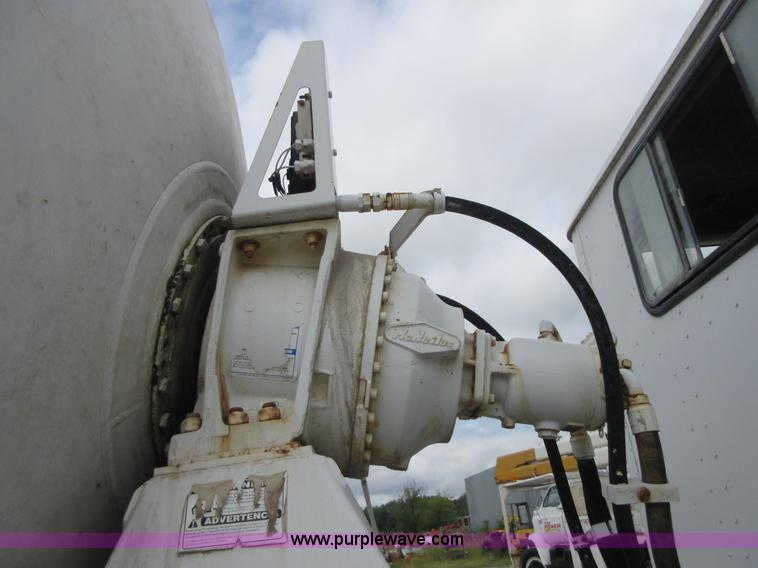 image for item D2495 1997 International 1840 mixer truck