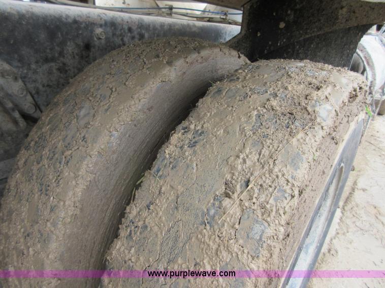 image for item D2495 1997 International 1840 mixer truck