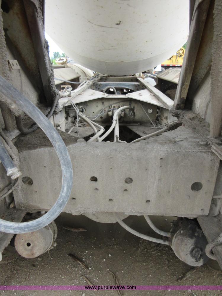 image for item D2495 1997 International 1840 mixer truck