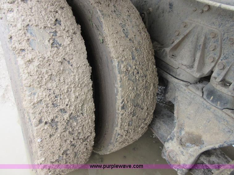 image for item D2495 1997 International 1840 mixer truck