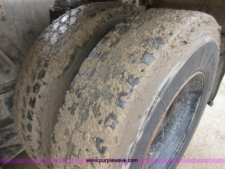 image for item D2495 1997 International 1840 mixer truck