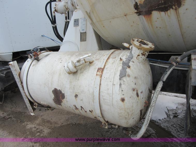 image for item D2495 1997 International 1840 mixer truck