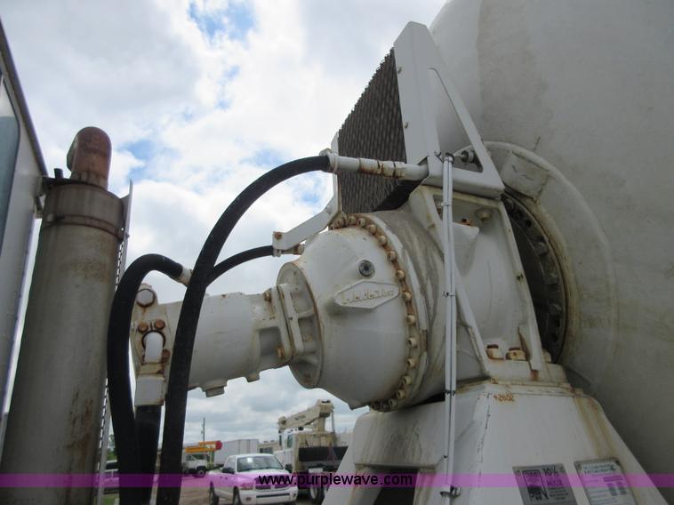 image for item D2495 1997 International 1840 mixer truck