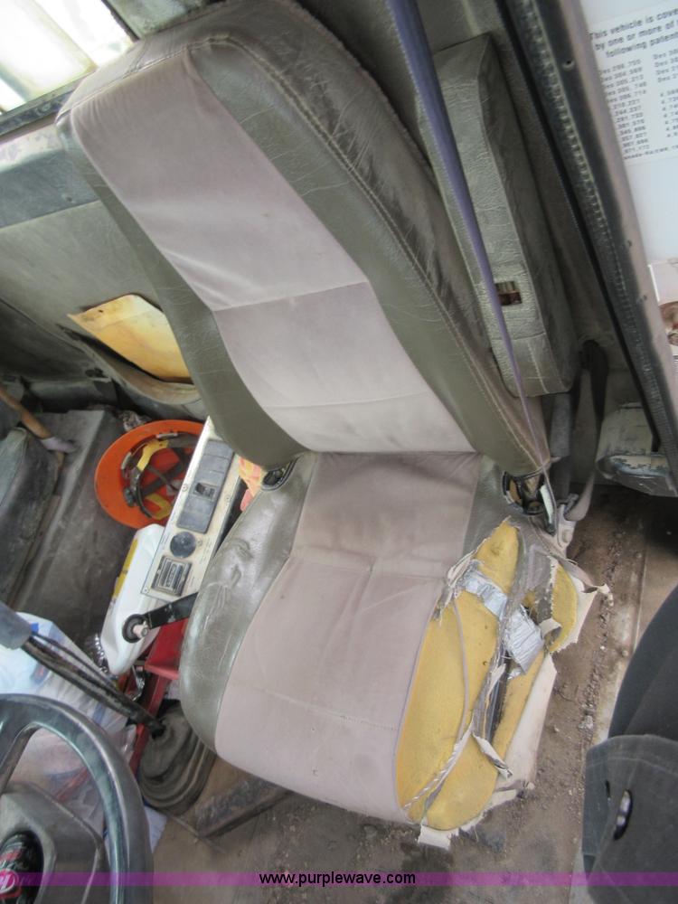 image for item D2495 1997 International 1840 mixer truck