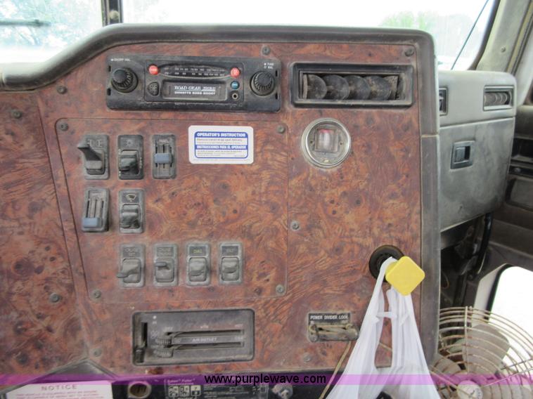 image for item D2495 1997 International 1840 mixer truck