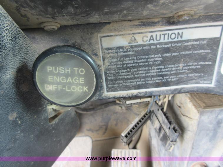 image for item D2495 1997 International 1840 mixer truck