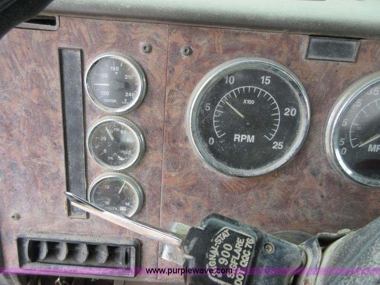 image for item D2495 1997 International 1840 mixer truck