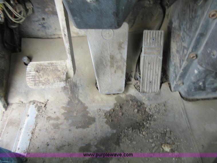image for item D2495 1997 International 1840 mixer truck