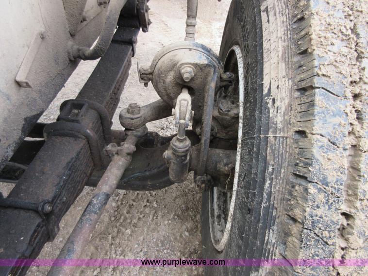 image for item D2495 1997 International 1840 mixer truck