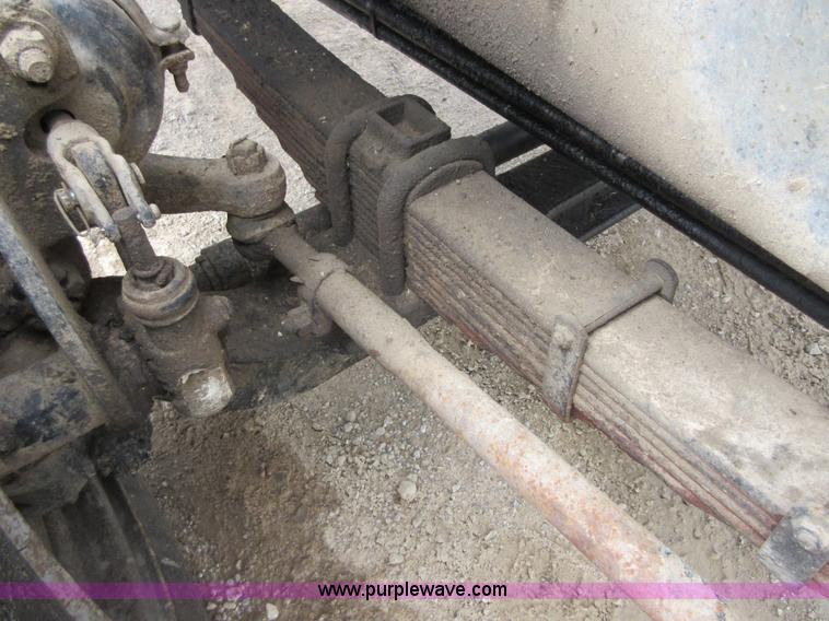 image for item D2495 1997 International 1840 mixer truck