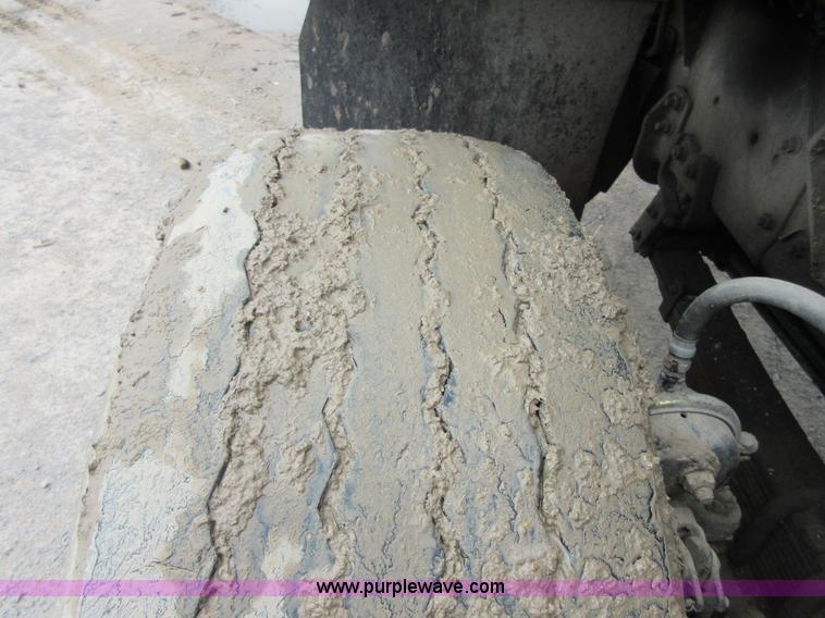 image for item D2495 1997 International 1840 mixer truck