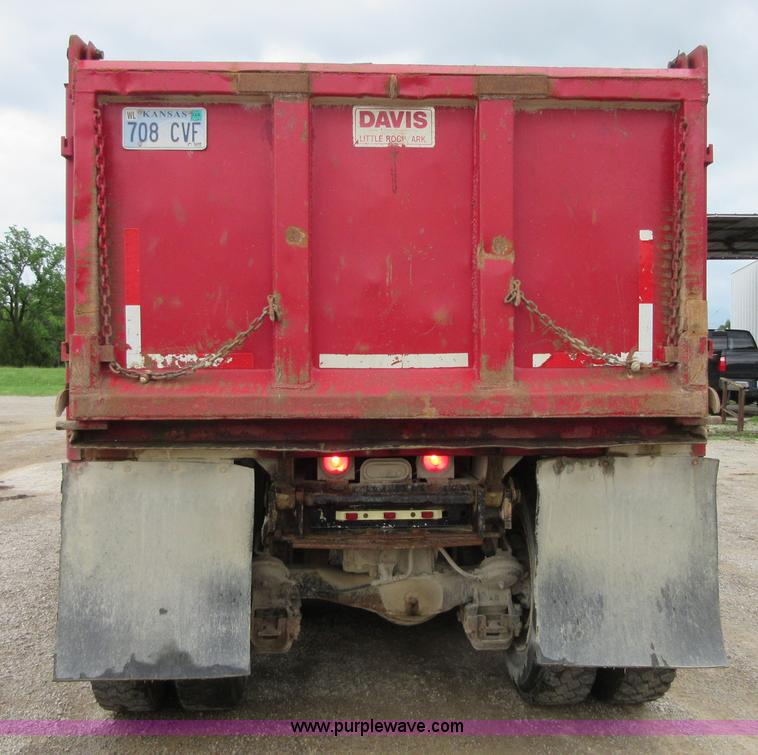 image for item D2496 1985 Mack R686ST dump truck