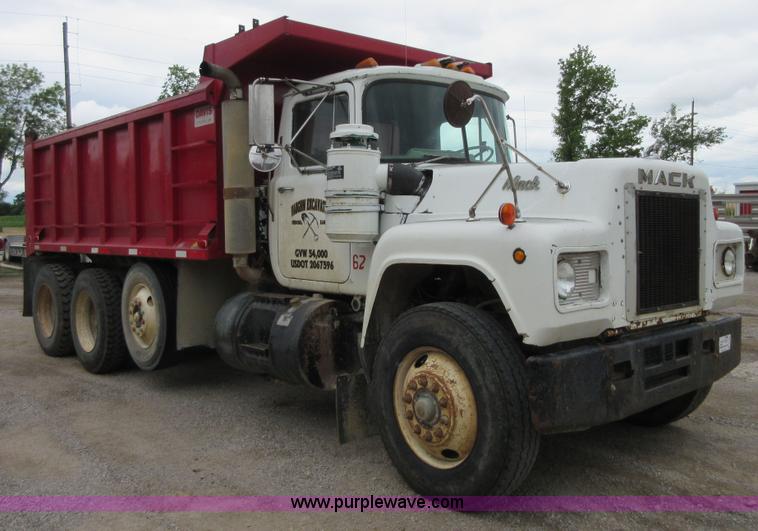 image for item D2496 1985 Mack R686ST dump truck