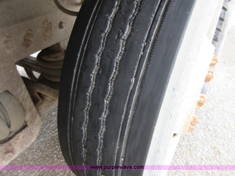 image for item D2496 1985 Mack R686ST dump truck