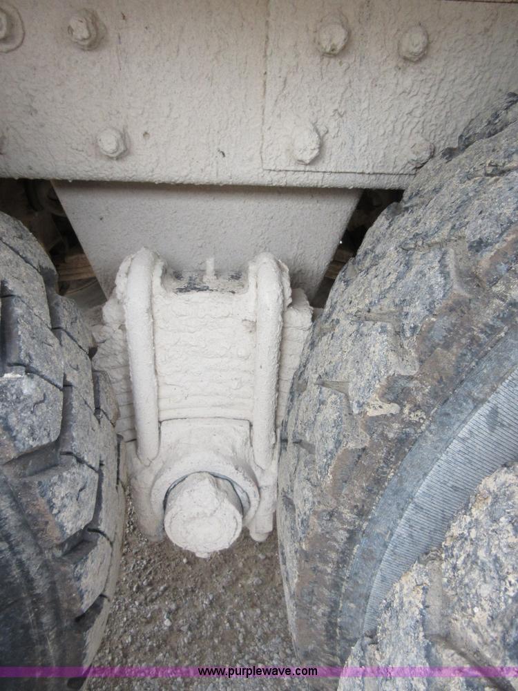 image for item D2496 1985 Mack R686ST dump truck