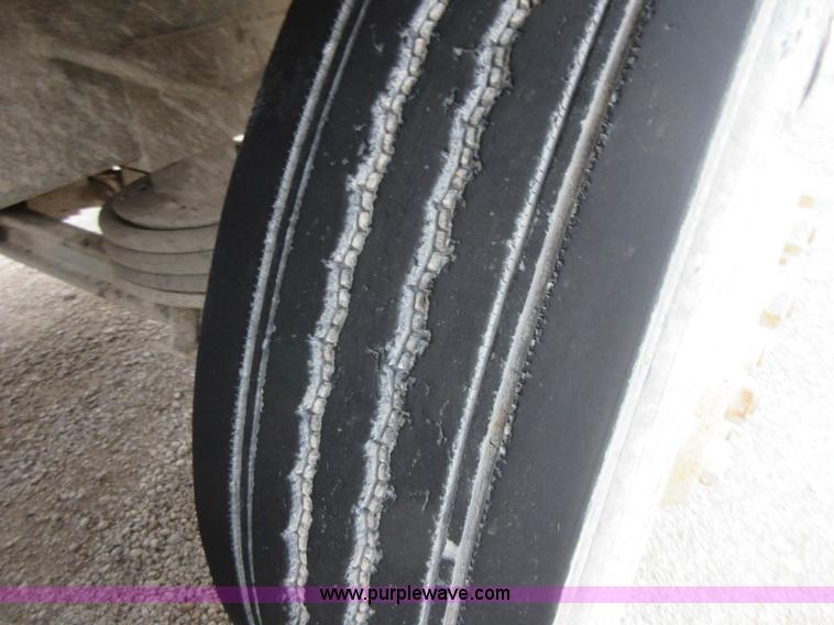 image for item D2496 1985 Mack R686ST dump truck