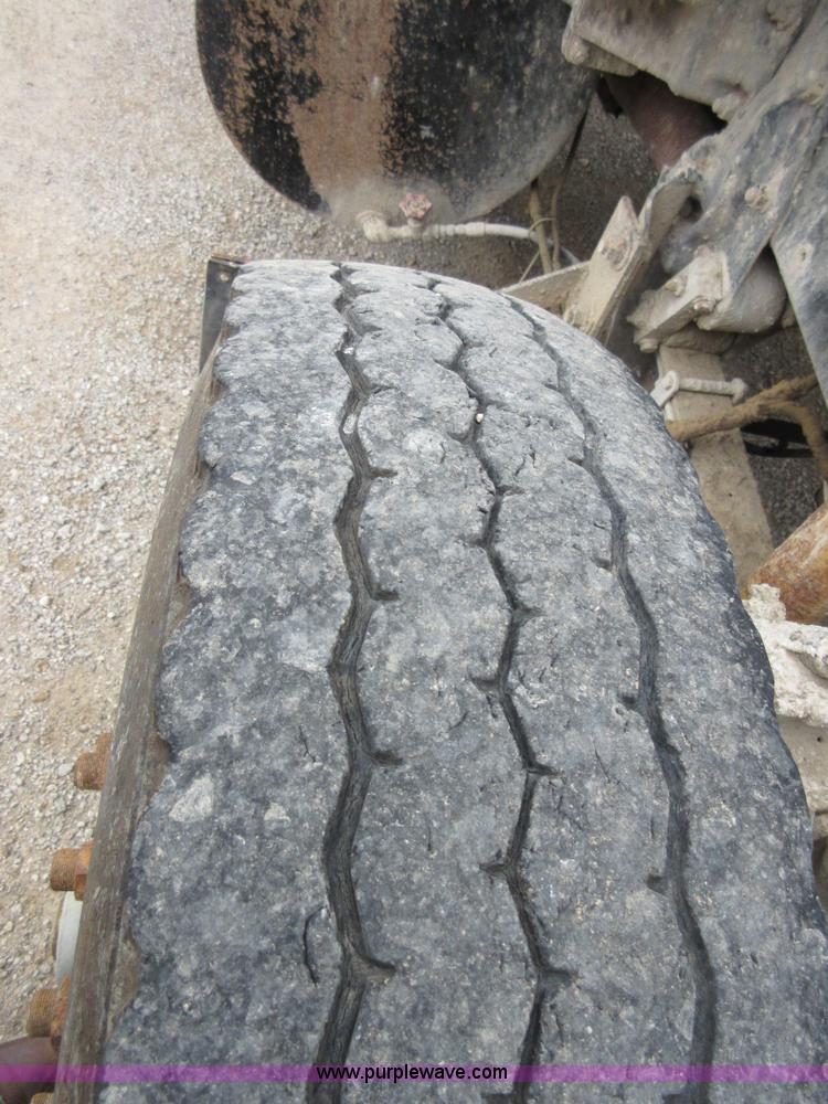 image for item D2496 1985 Mack R686ST dump truck