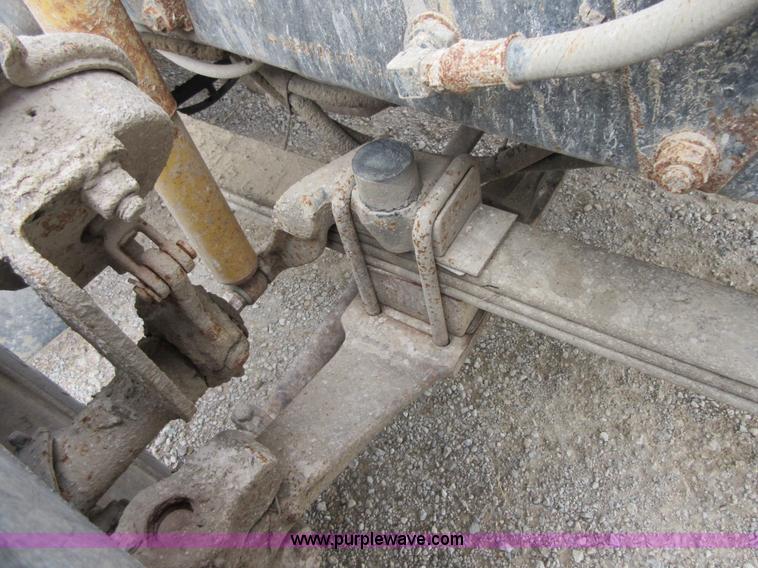 image for item D2496 1985 Mack R686ST dump truck